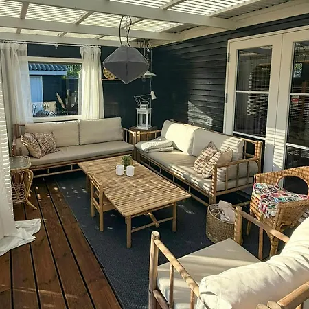 Cozy Summer House 400 Metres From The Сasa de vacaciones